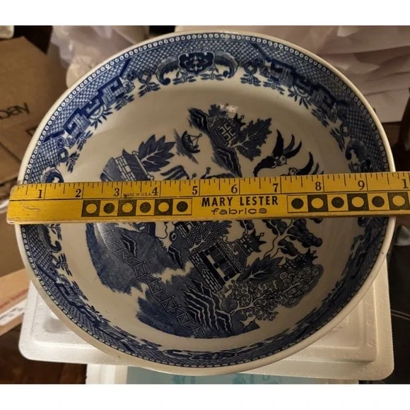 Vintage Blue Willow Serving Bowl - Unmarked 1940s-80s Blue & White Transferware - Picture 10 of 11